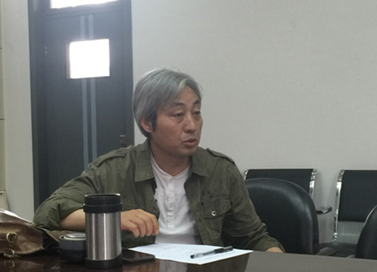 教师党员张一平作交流发言